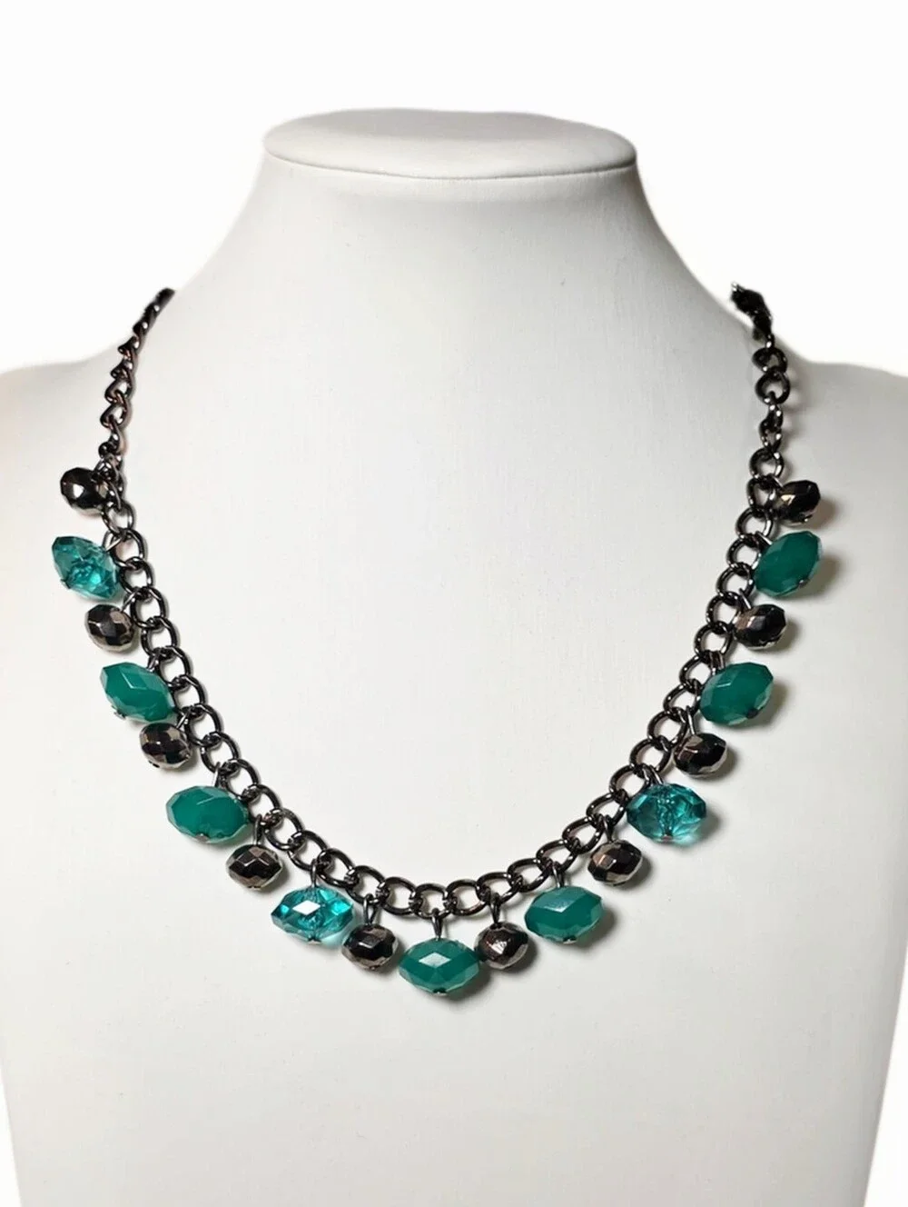Emerald Green and Black Faceted Bead Gunmetal Chain Statement Necklace